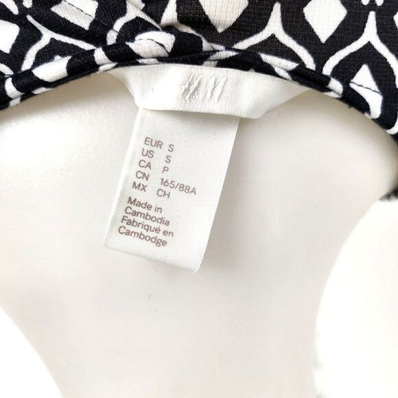 H&M Diamond Print Mini Skater Dress Sleeveless Round Neck Cut Out Back Womens S - Picture 7 of 7